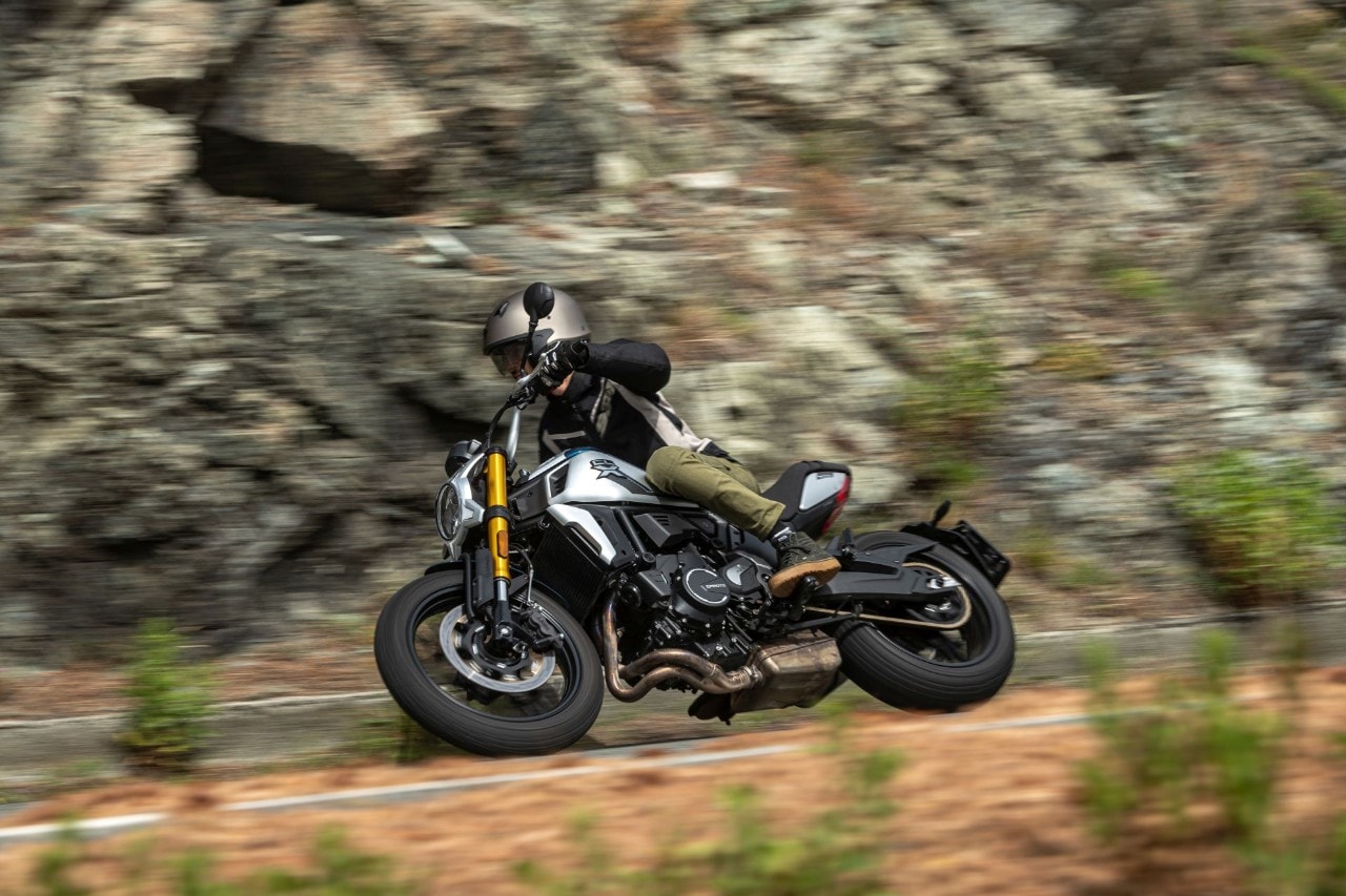 Benelli Leoncino 800 VS CFMOTO 700CL-X Heritage: prova a prendermi!